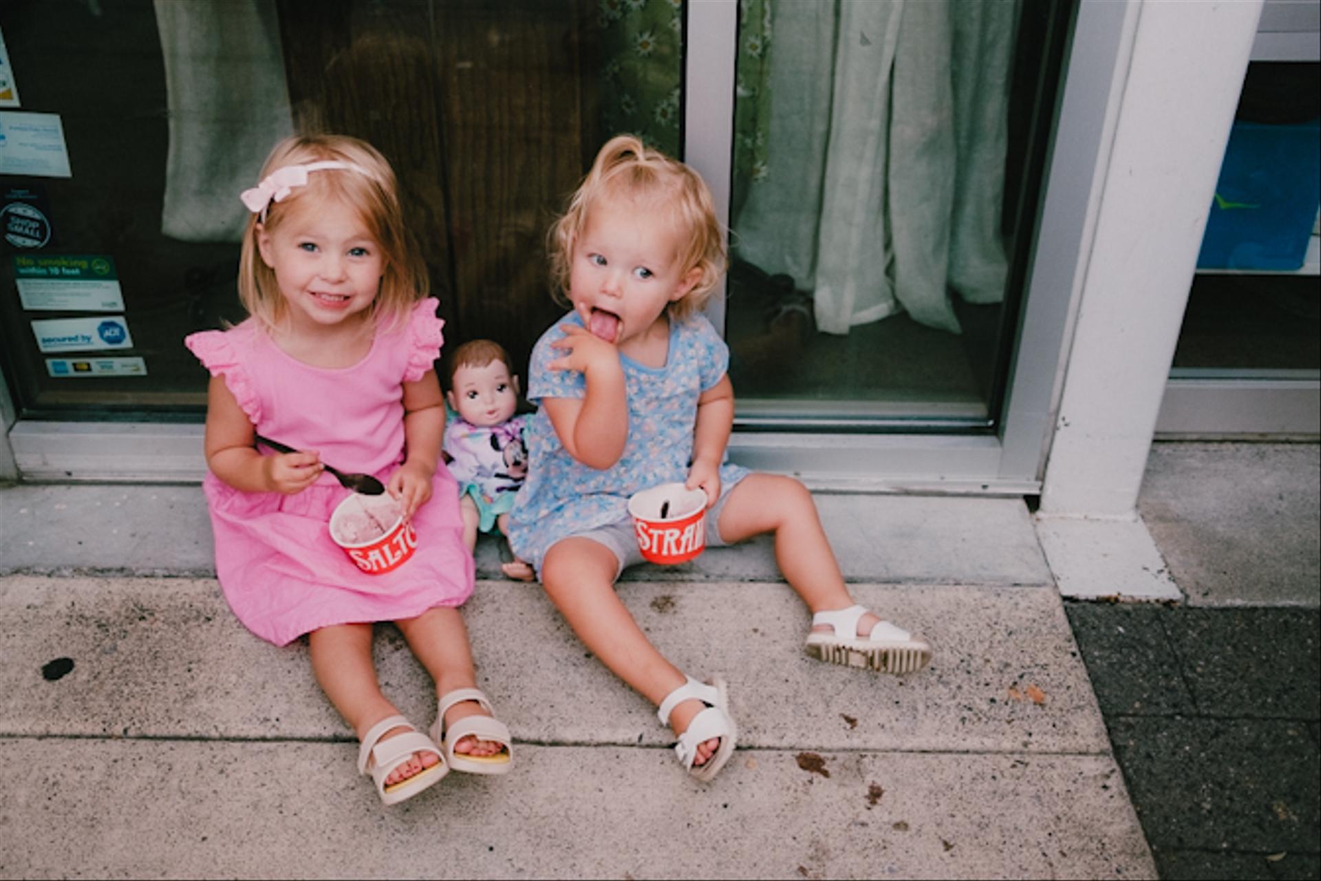 Brynn & Raylee eating ice cream