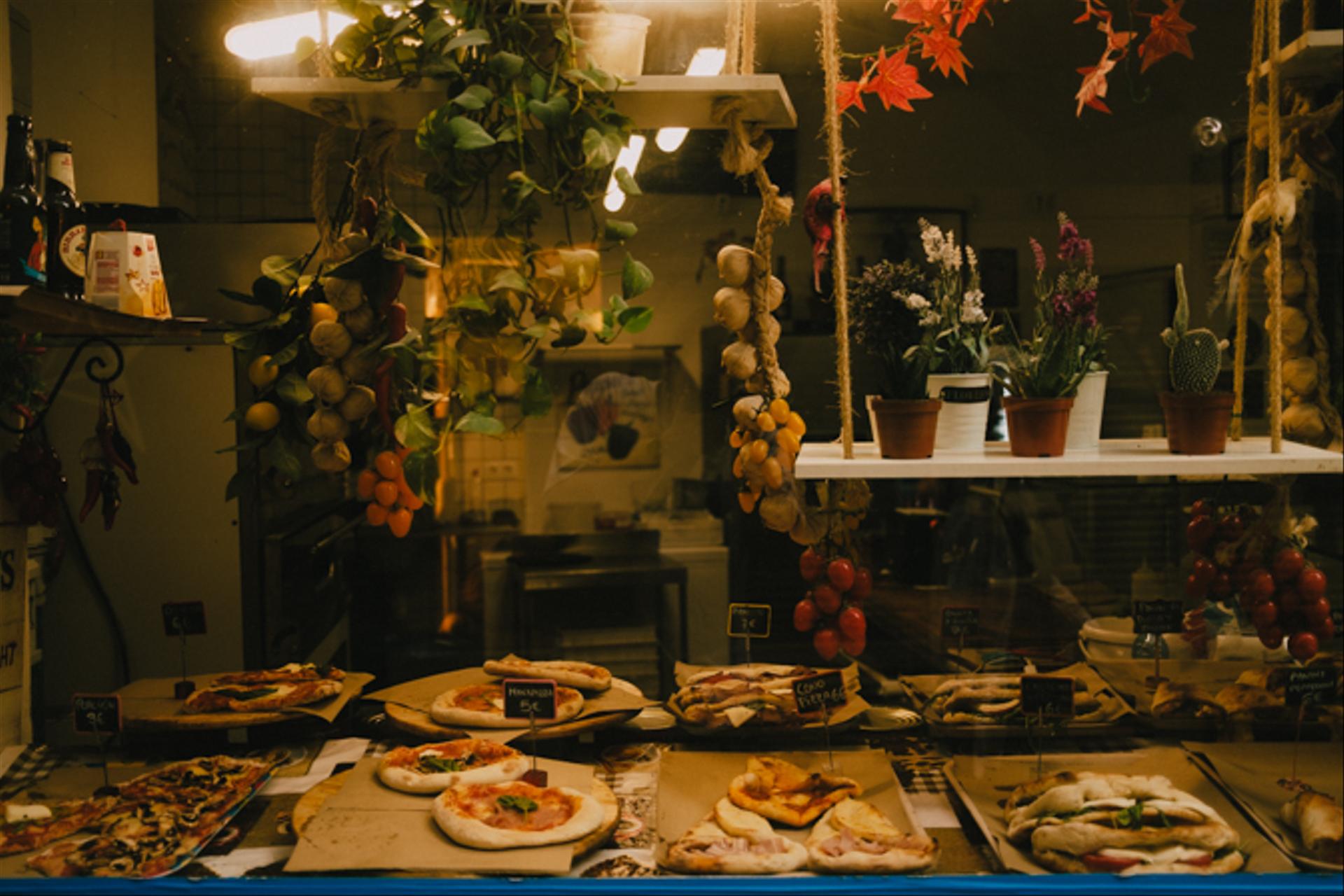 Pizza restaurant display window.