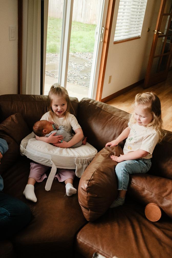 Cousins Brynn & Raylee w/ Sawyer